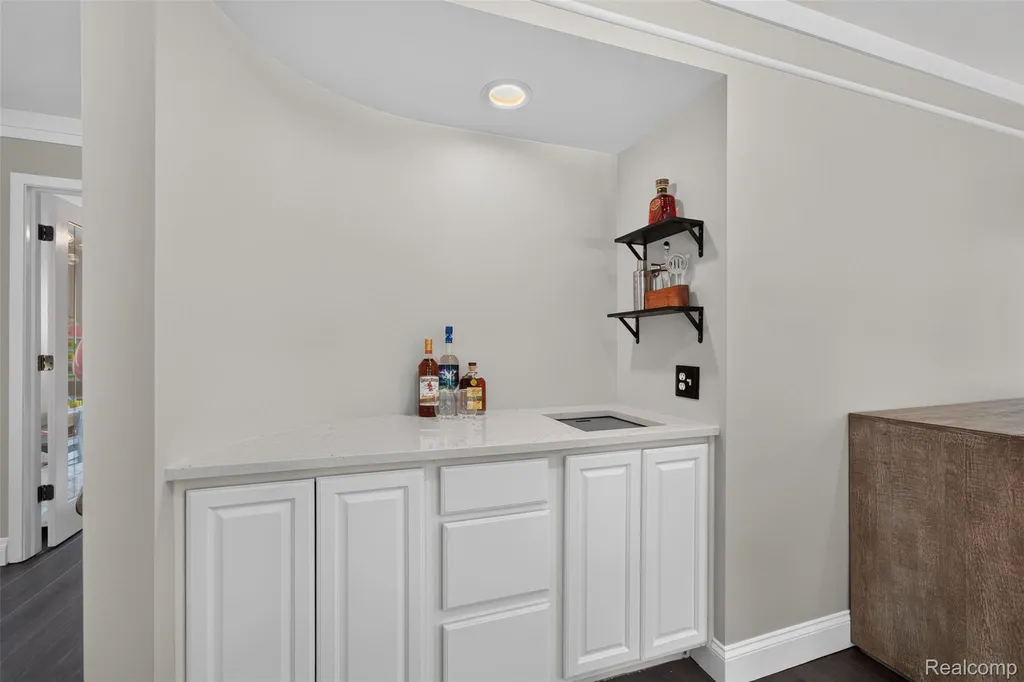 5136 Commerce Road West Bloomfield Charter Township MI 48324