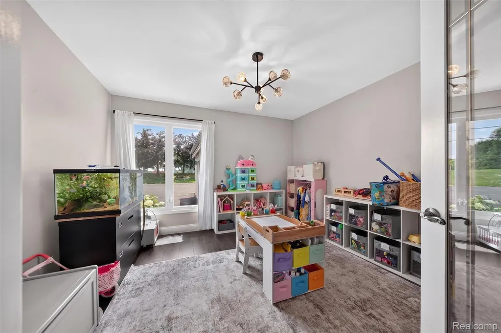 5136 Commerce Road West Bloomfield Charter Township MI 48324