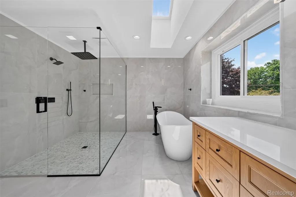 5136 Commerce Road West Bloomfield Charter Township MI 48324