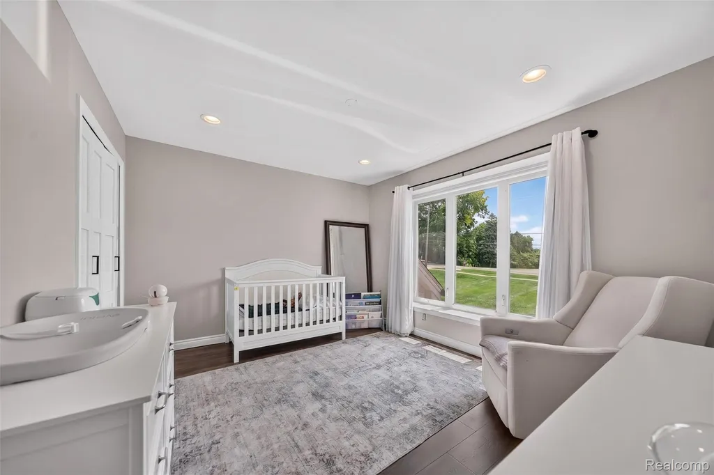 5136 Commerce Road West Bloomfield Charter Township MI 48324