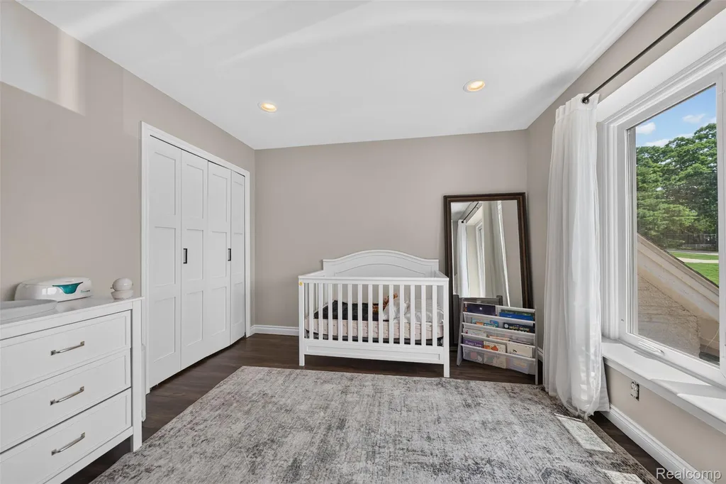 5136 Commerce Road West Bloomfield Charter Township MI 48324