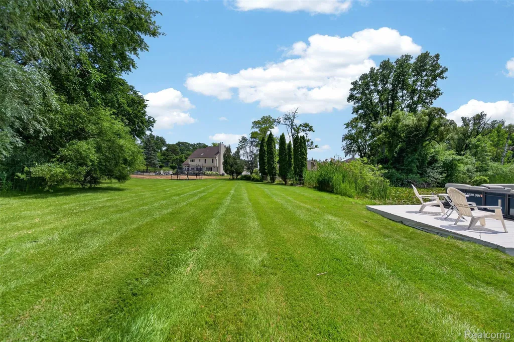 5136 Commerce Road West Bloomfield Charter Township MI 48324