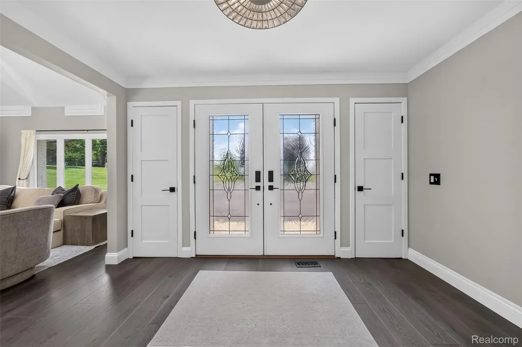 5136 Commerce Road West Bloomfield Charter Township MI 48324