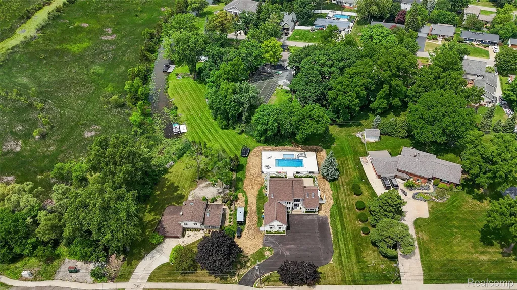 5136 Commerce Road West Bloomfield Charter Township MI 48324