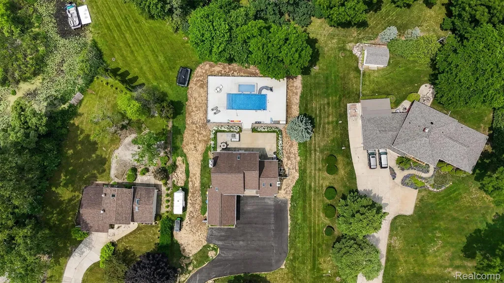5136 Commerce Road West Bloomfield Charter Township MI 48324