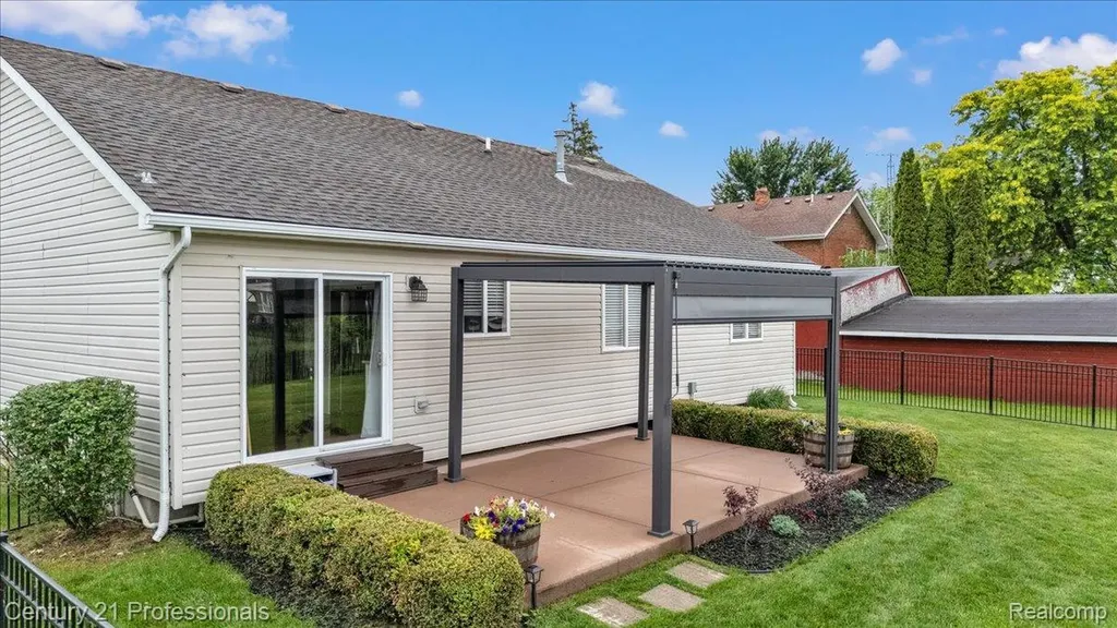53611 County Line Road New Baltimore City MI 48047