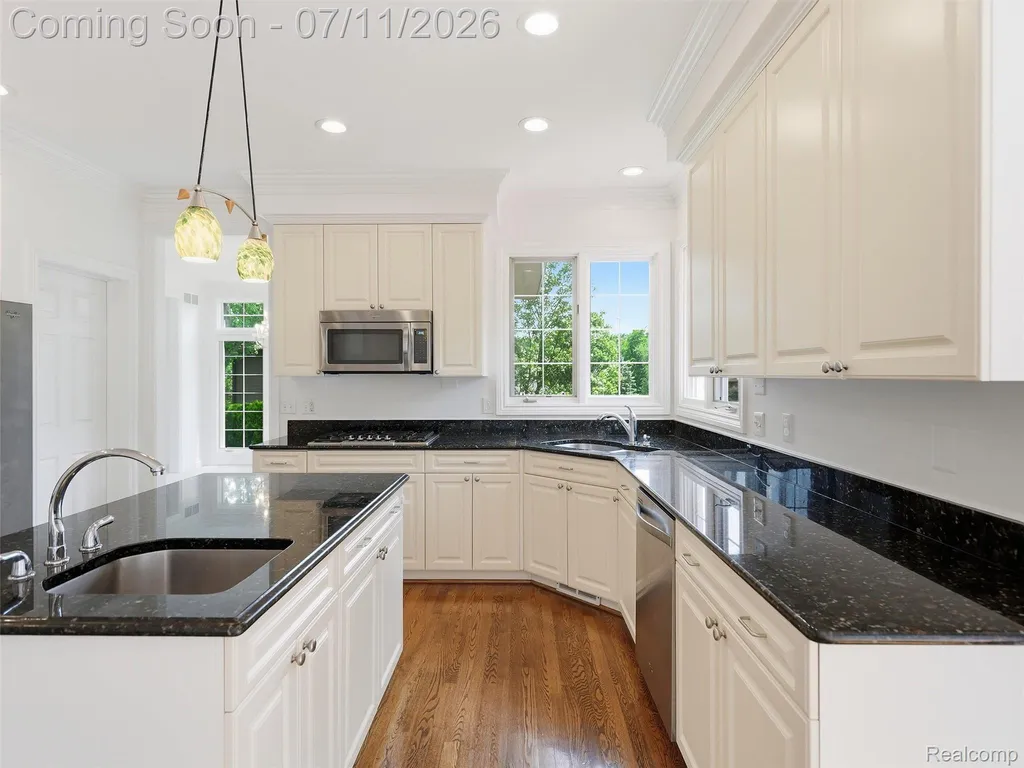 1797 Blue Grass Drive Rochester Hills City MI 48306