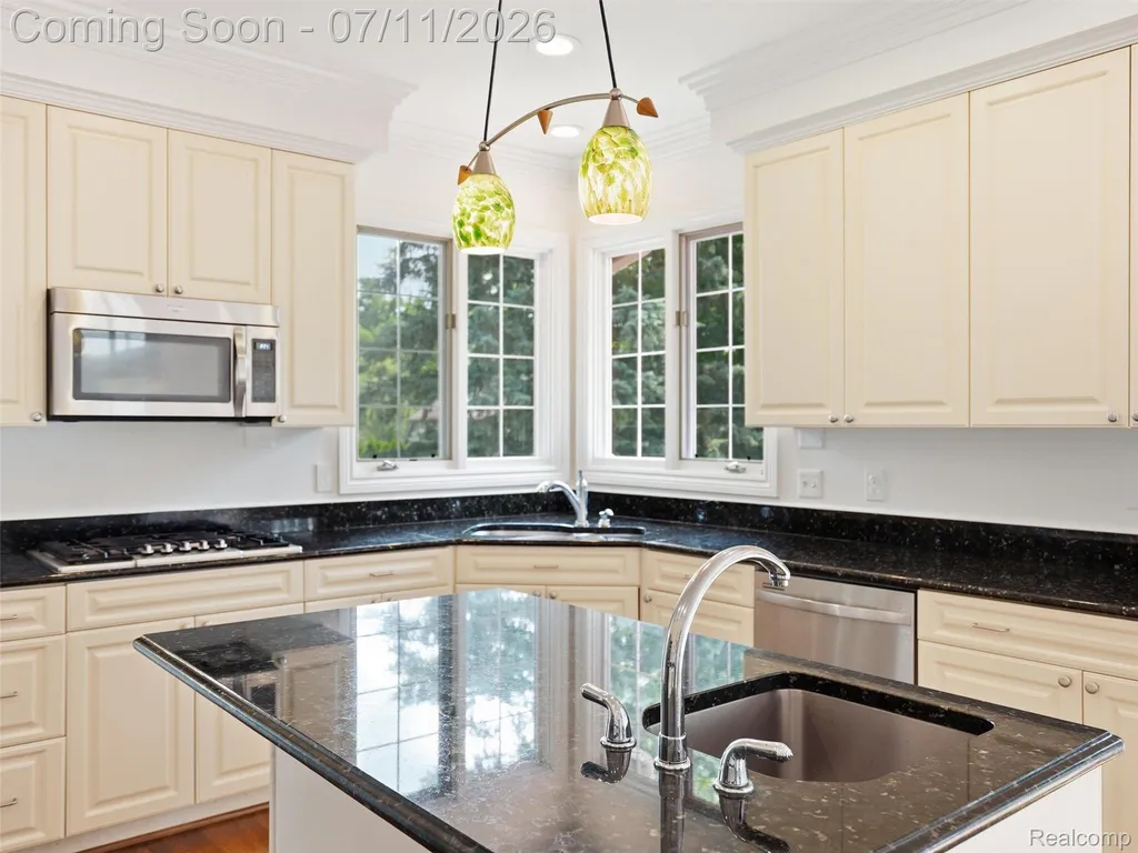 1797 Blue Grass Drive Rochester Hills City MI 48306