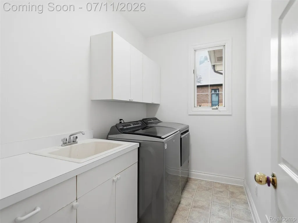 1797 Blue Grass Drive Rochester Hills City MI 48306
