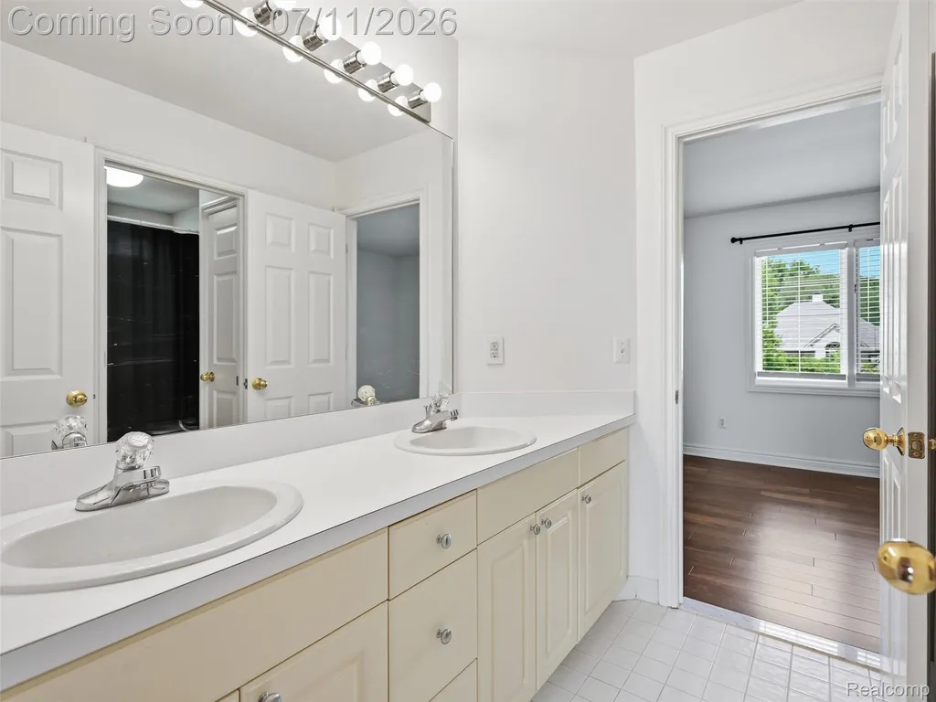 1797 Blue Grass Drive Rochester Hills City MI 48306