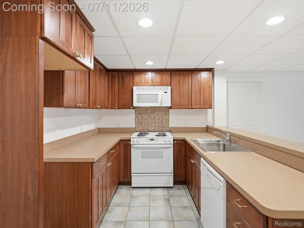 1797 Blue Grass Drive Rochester Hills City MI 48306