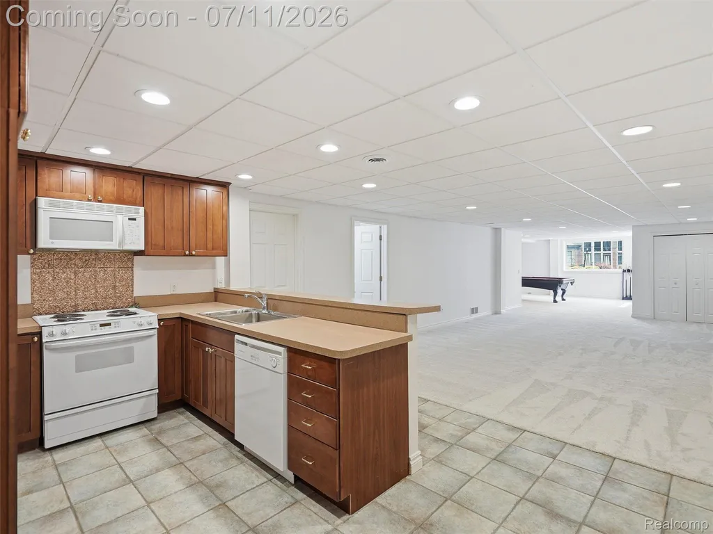 1797 Blue Grass Drive Rochester Hills City MI 48306