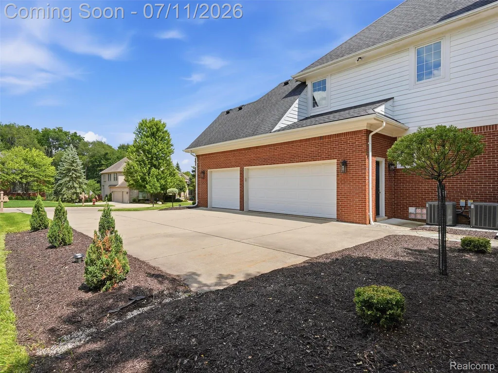 1797 Blue Grass Drive Rochester Hills City MI 48306