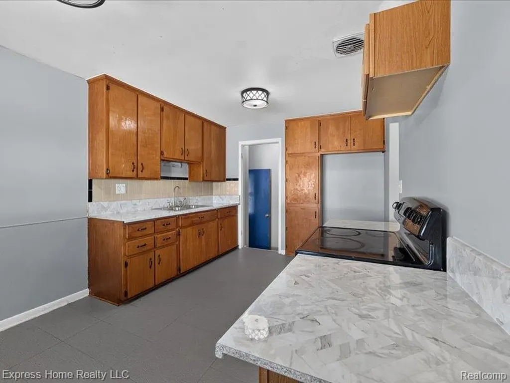 26478 Richard Drive Warren City MI 48089