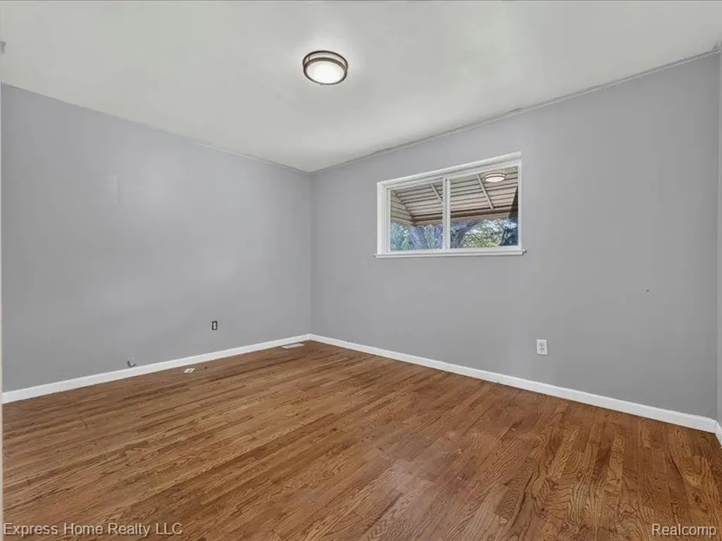 26478 Richard Drive Warren City MI 48089