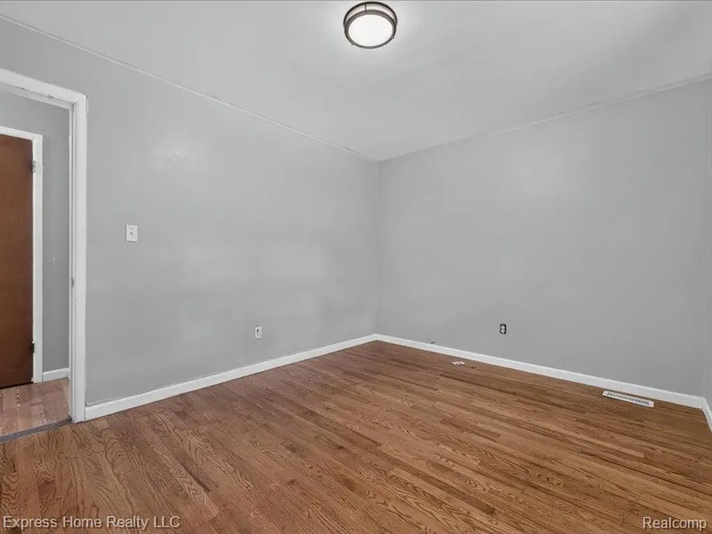 26478 Richard Drive Warren City MI 48089