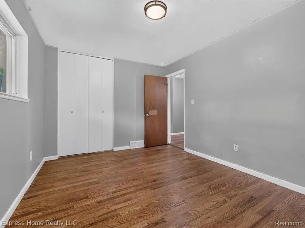 26478 Richard Drive Warren City MI 48089