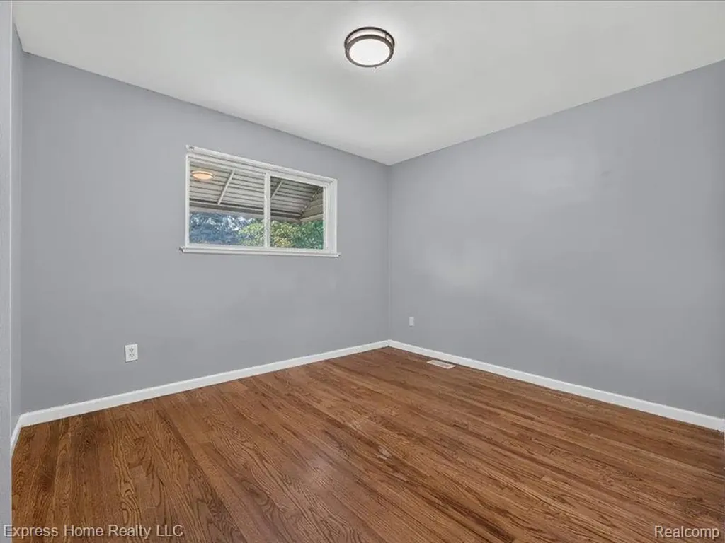 26478 Richard Drive Warren City MI 48089
