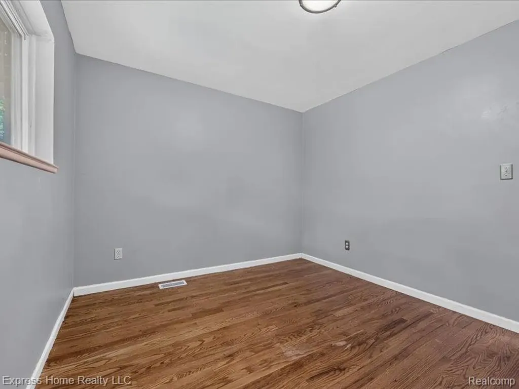26478 Richard Drive Warren City MI 48089