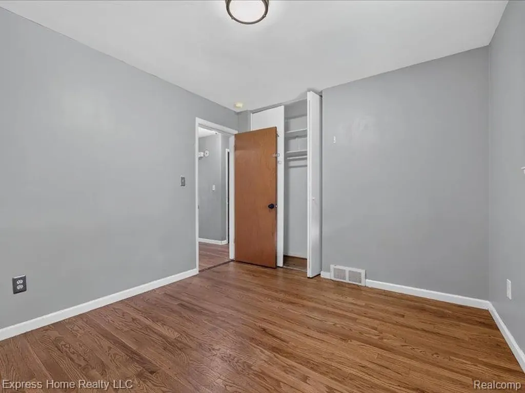 26478 Richard Drive Warren City MI 48089