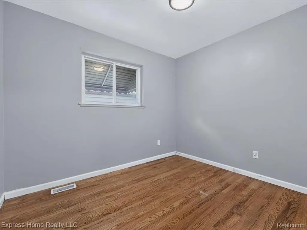 26478 Richard Drive Warren City MI 48089