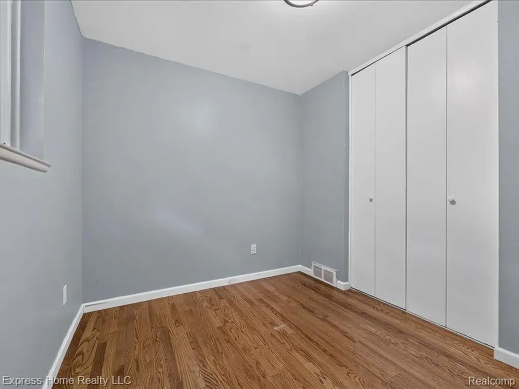 26478 Richard Drive Warren City MI 48089