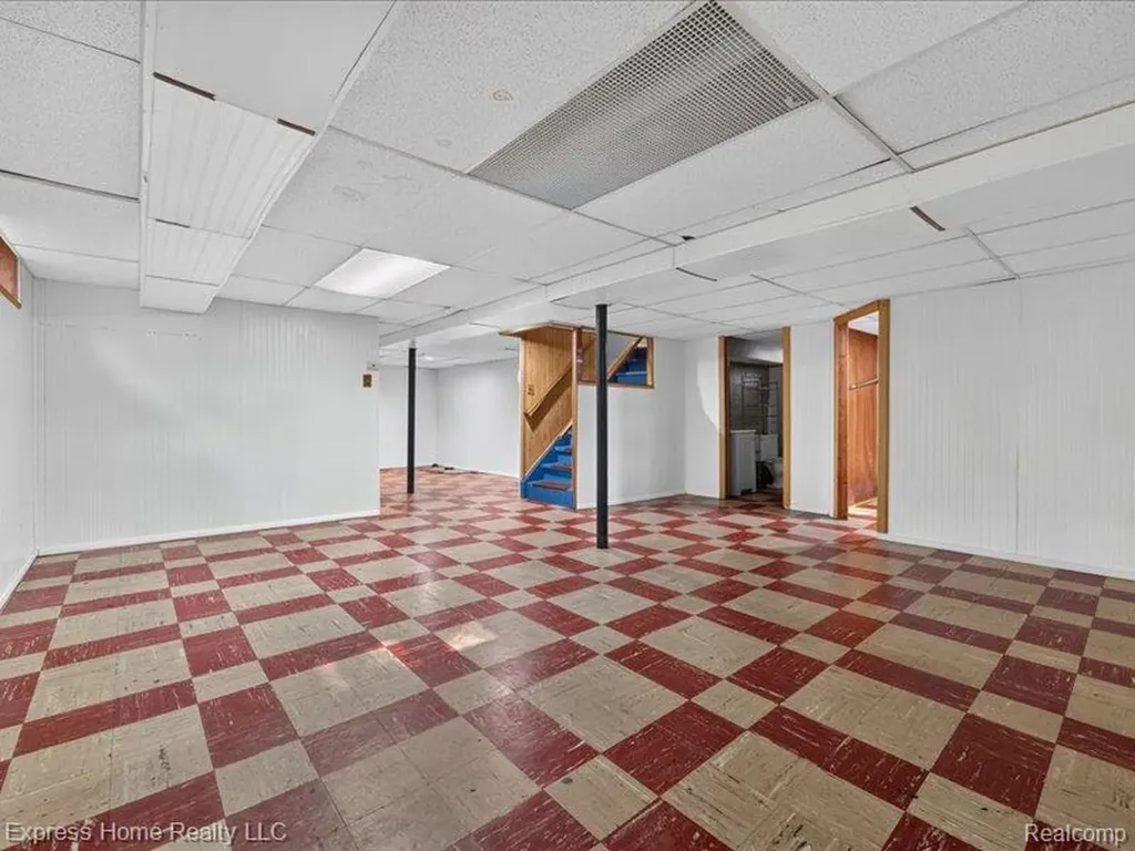 26478 Richard Drive Warren City MI 48089