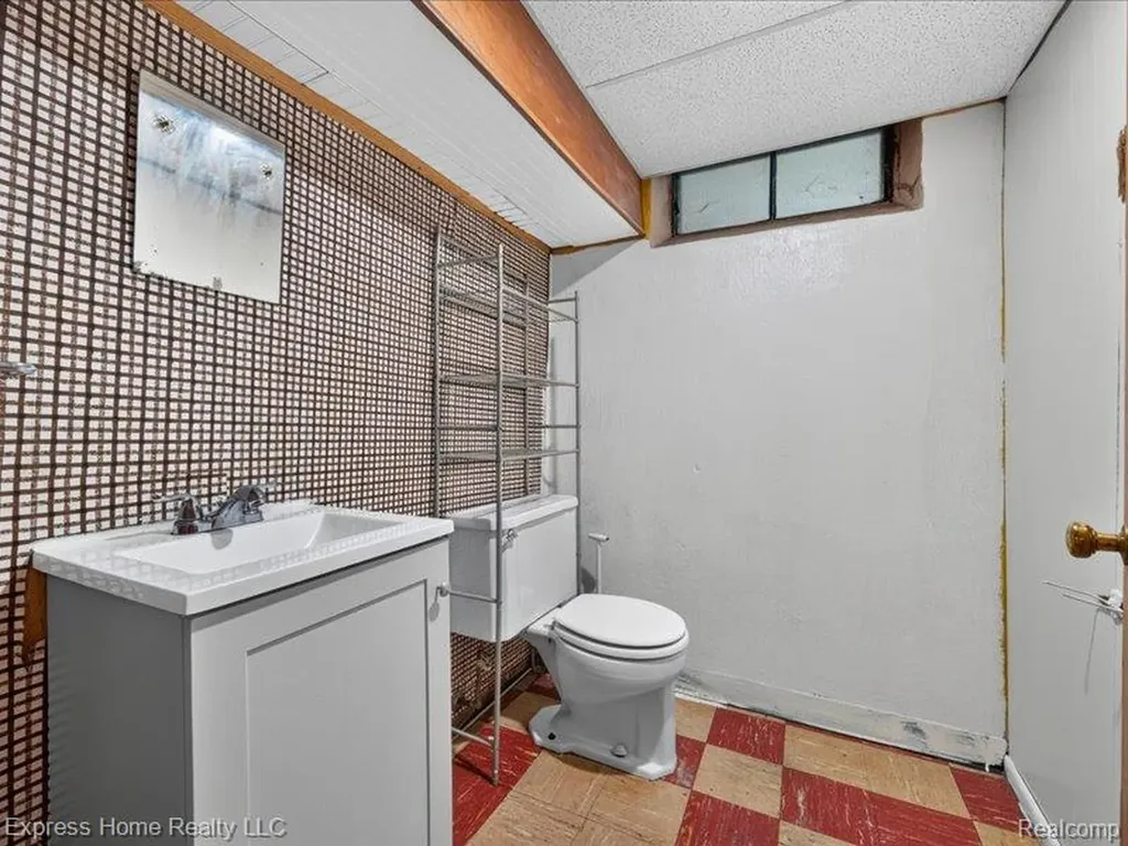 26478 Richard Drive Warren City MI 48089