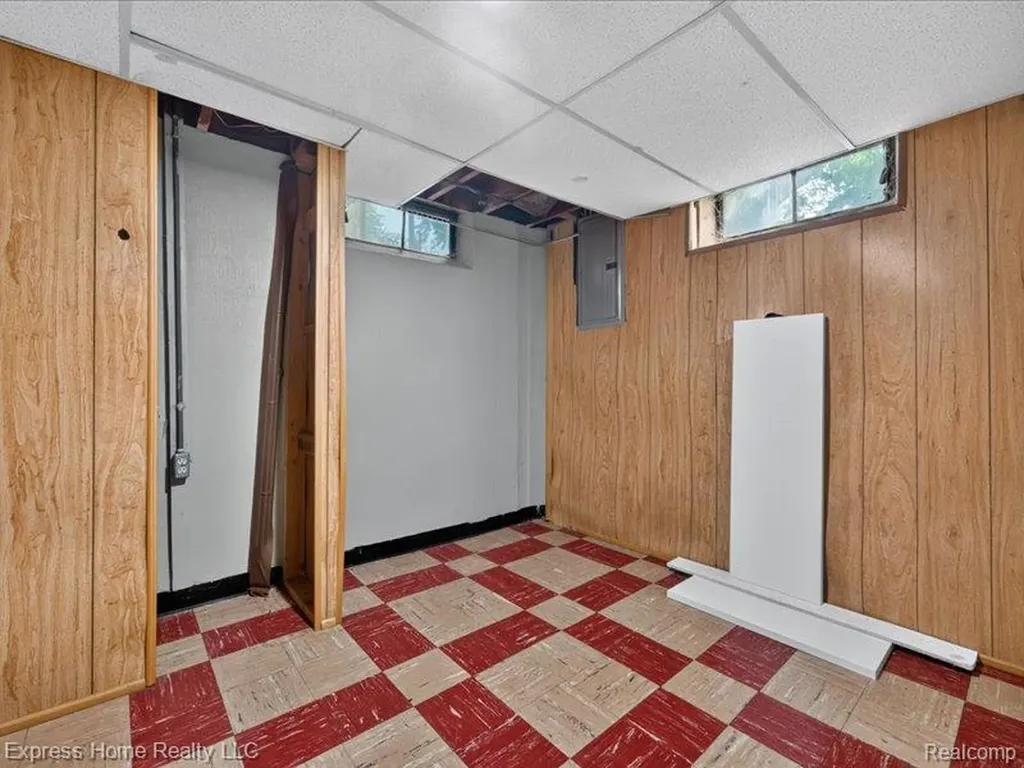 26478 Richard Drive Warren City MI 48089