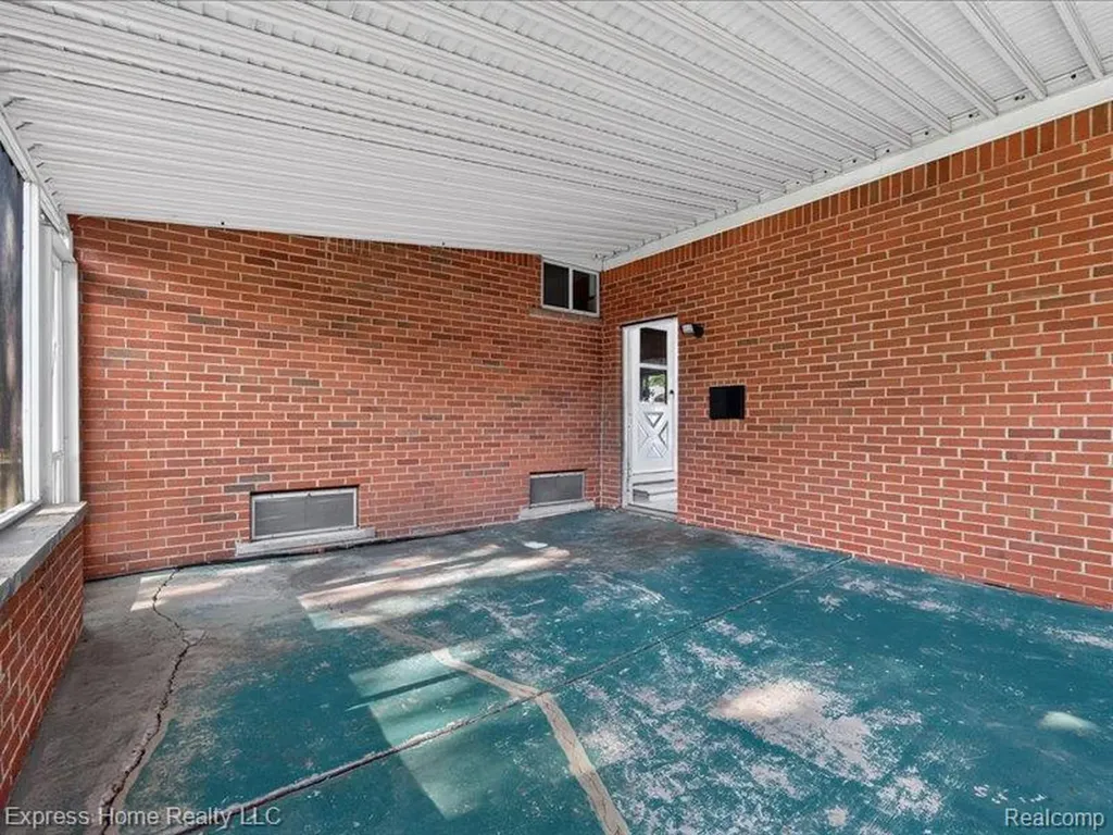 26478 Richard Drive Warren City MI 48089