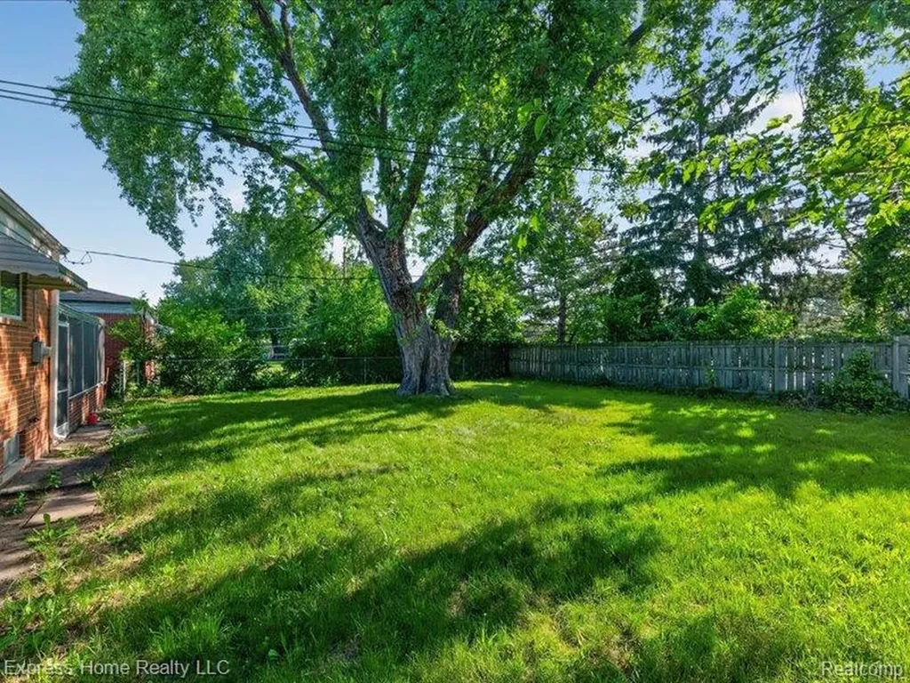 26478 Richard Drive Warren City MI 48089