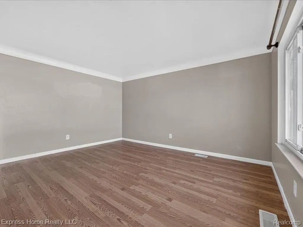 26478 Richard Drive Warren City MI 48089