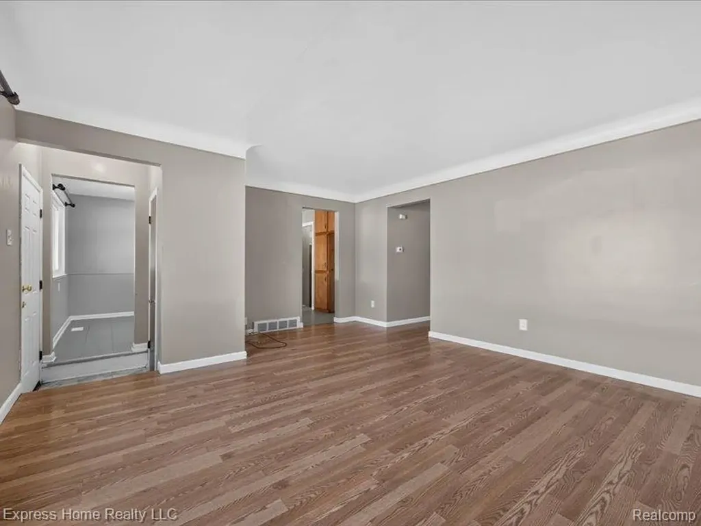 26478 Richard Drive Warren City MI 48089