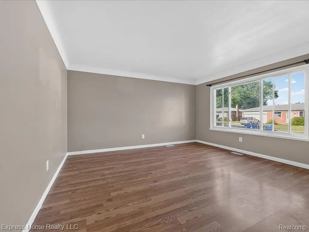 26478 Richard Drive Warren City MI 48089
