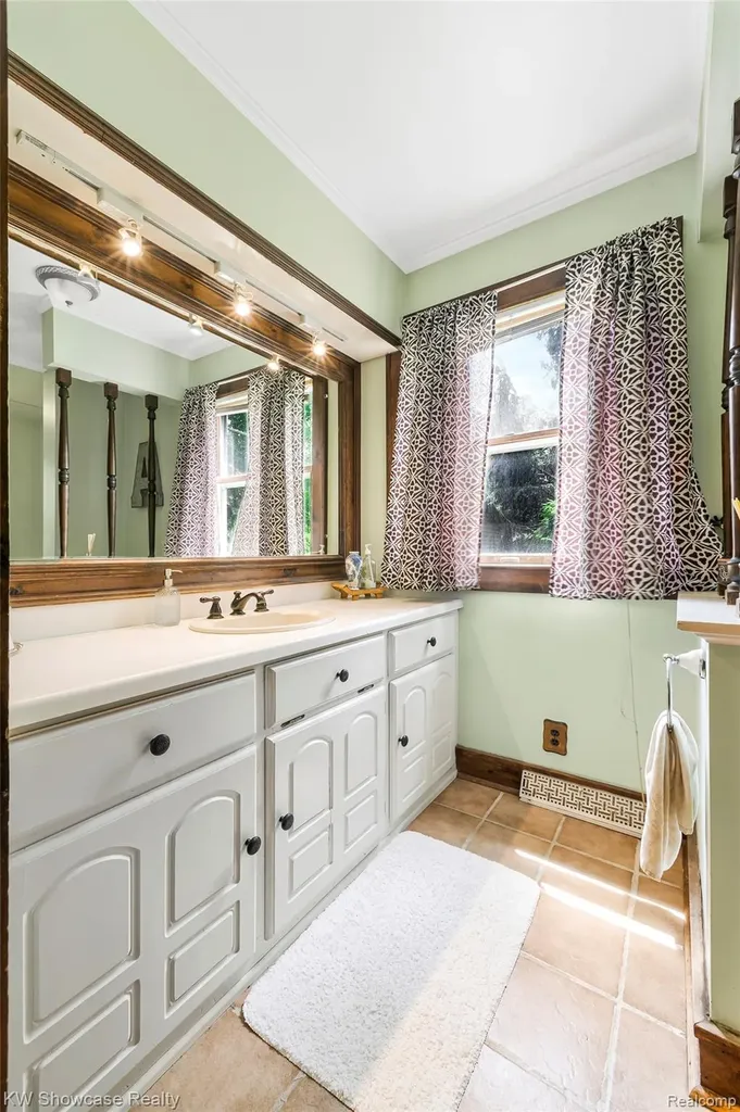 3980 Spencer Terrace West Bloomfield Charter Township MI 48323