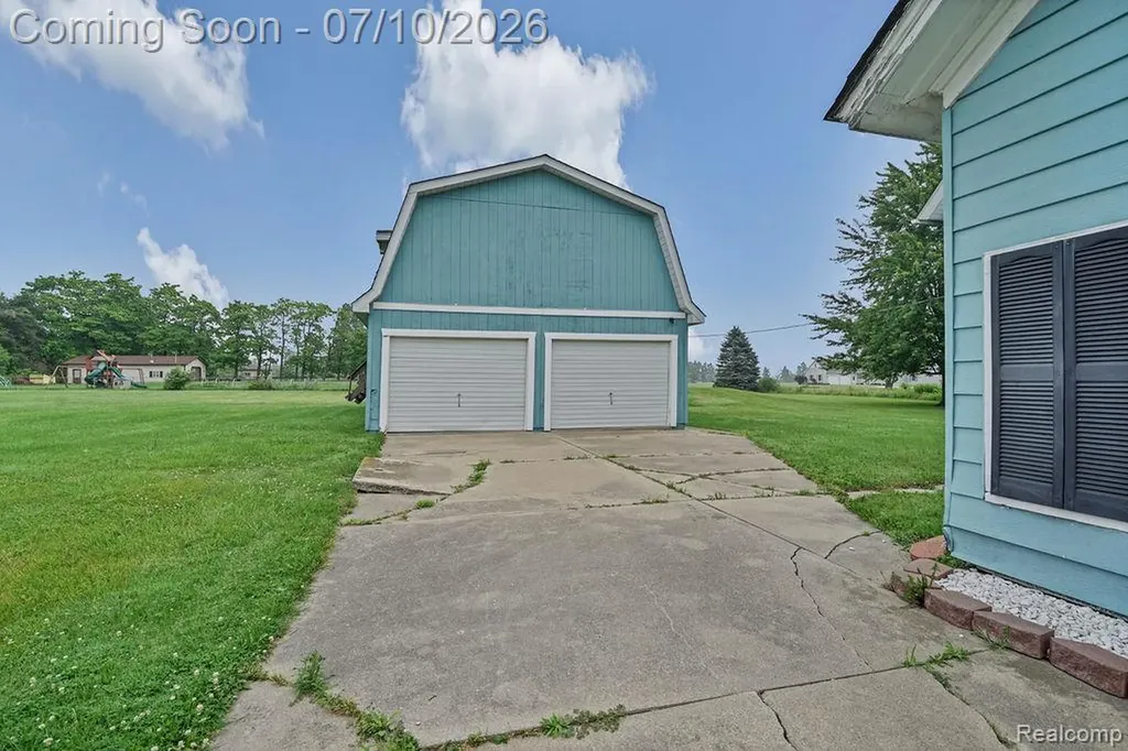 261 Fitz Road Wales Township MI 48027