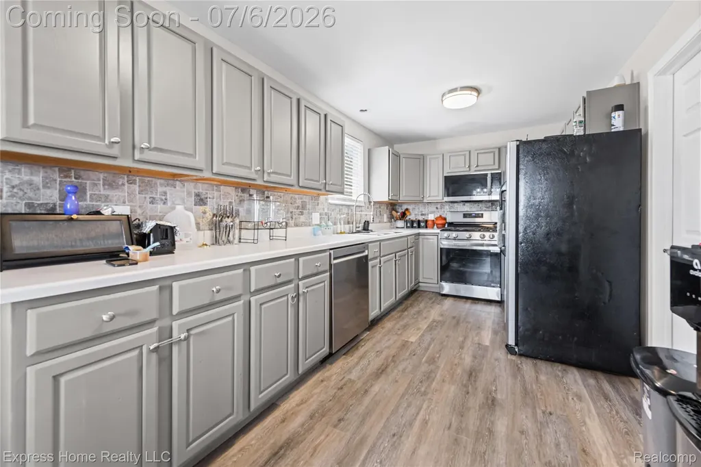 7220 Dodge Avenue Warren City MI 48091