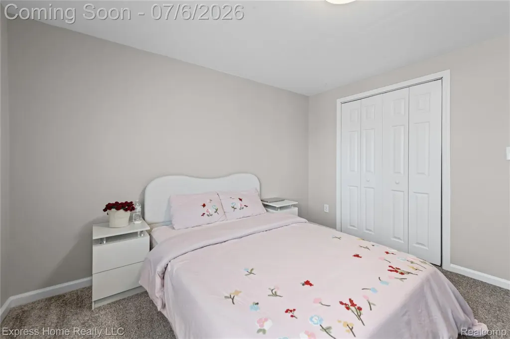7220 Dodge Avenue Warren City MI 48091