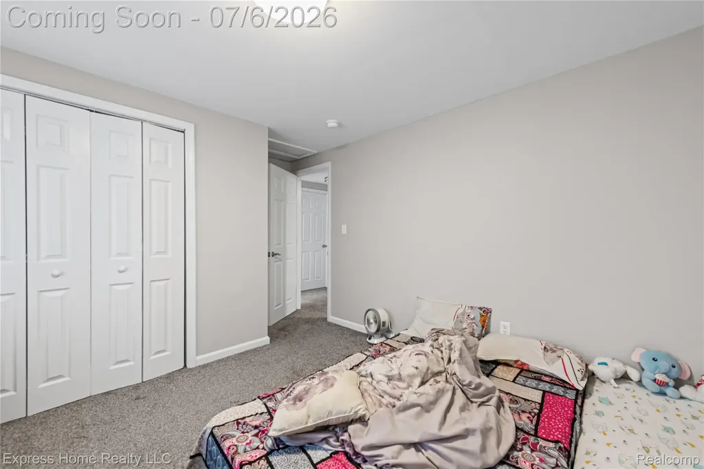 7220 Dodge Avenue Warren City MI 48091