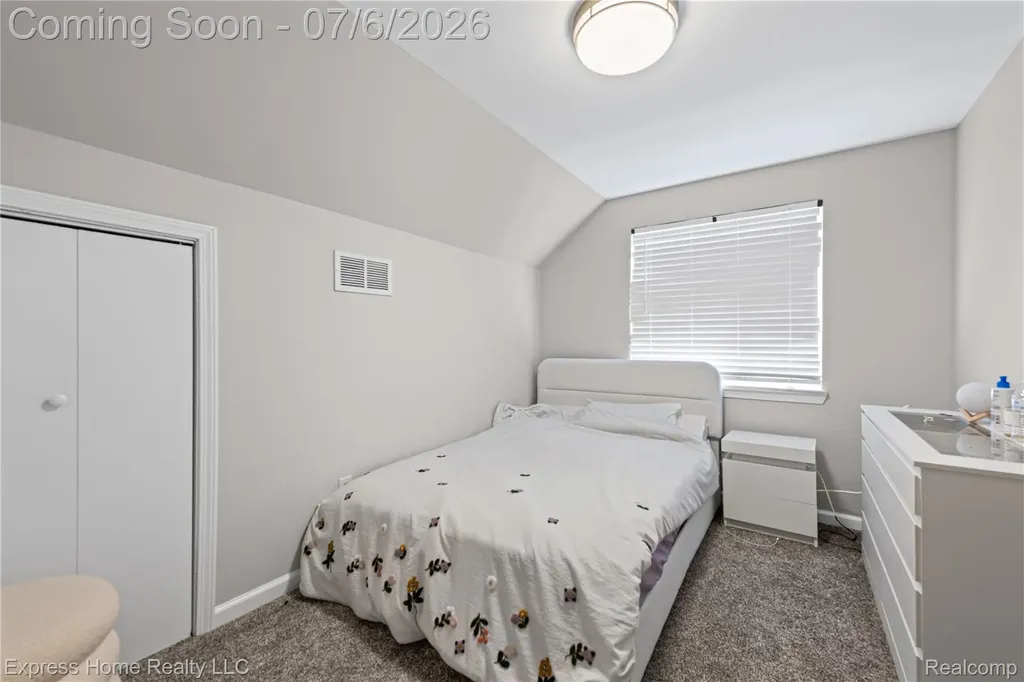 7220 Dodge Avenue Warren City MI 48091