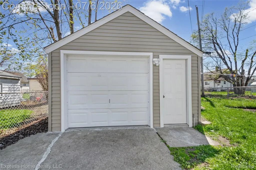 7220 Dodge Avenue Warren City MI 48091