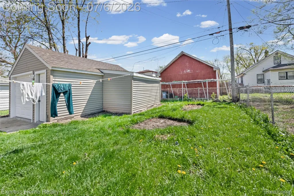 7220 Dodge Avenue Warren City MI 48091