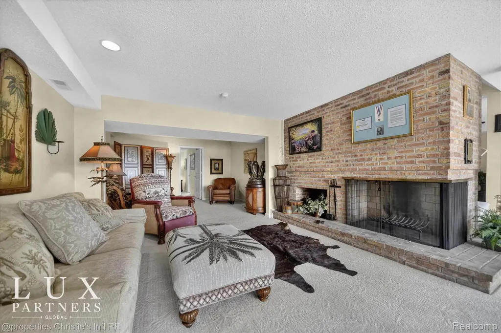 24 Hiawatha Drive Battle Creek City MI 49015