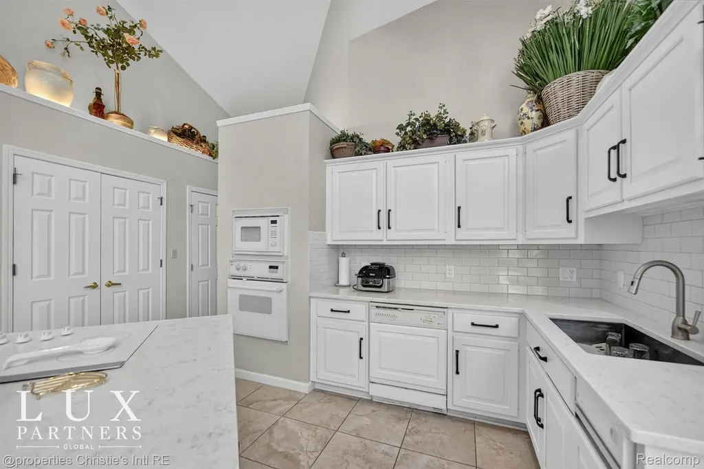24 Hiawatha Drive Battle Creek City MI 49015