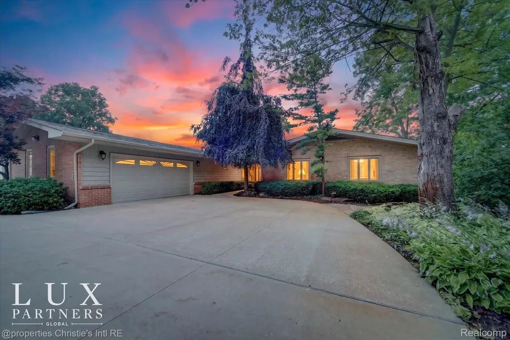 24 Hiawatha Drive Battle Creek City MI 49015