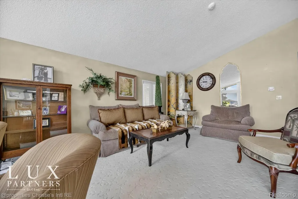 24 Hiawatha Drive Battle Creek City MI 49015