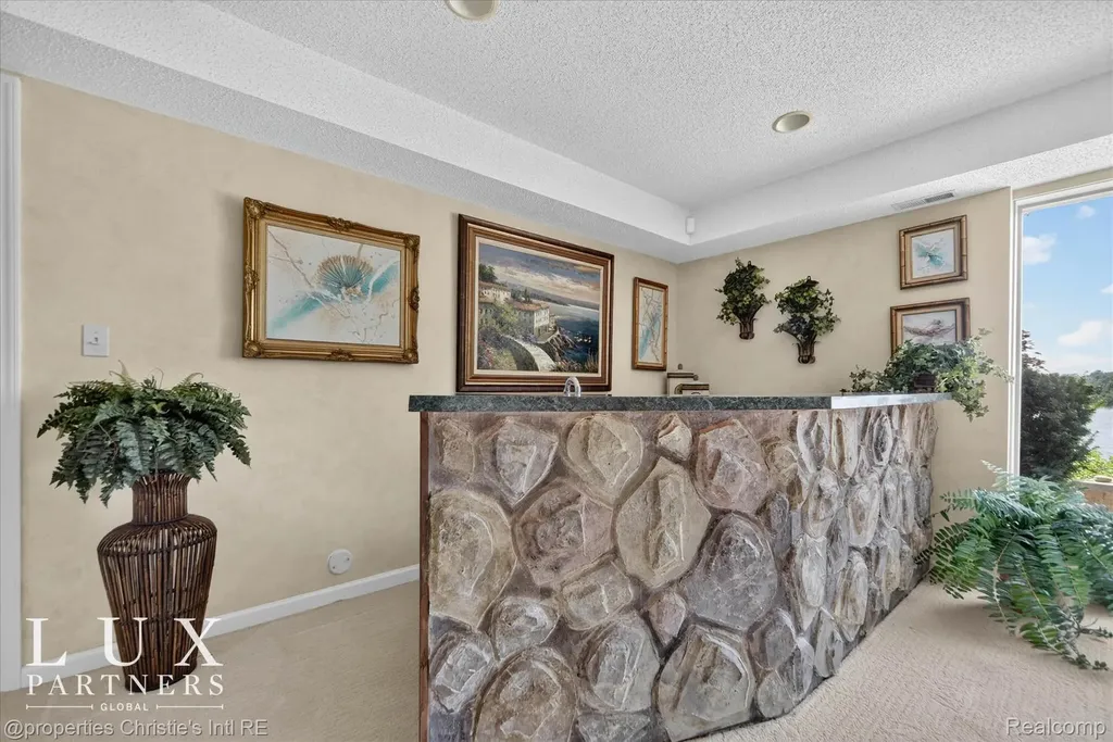 24 Hiawatha Drive Battle Creek City MI 49015
