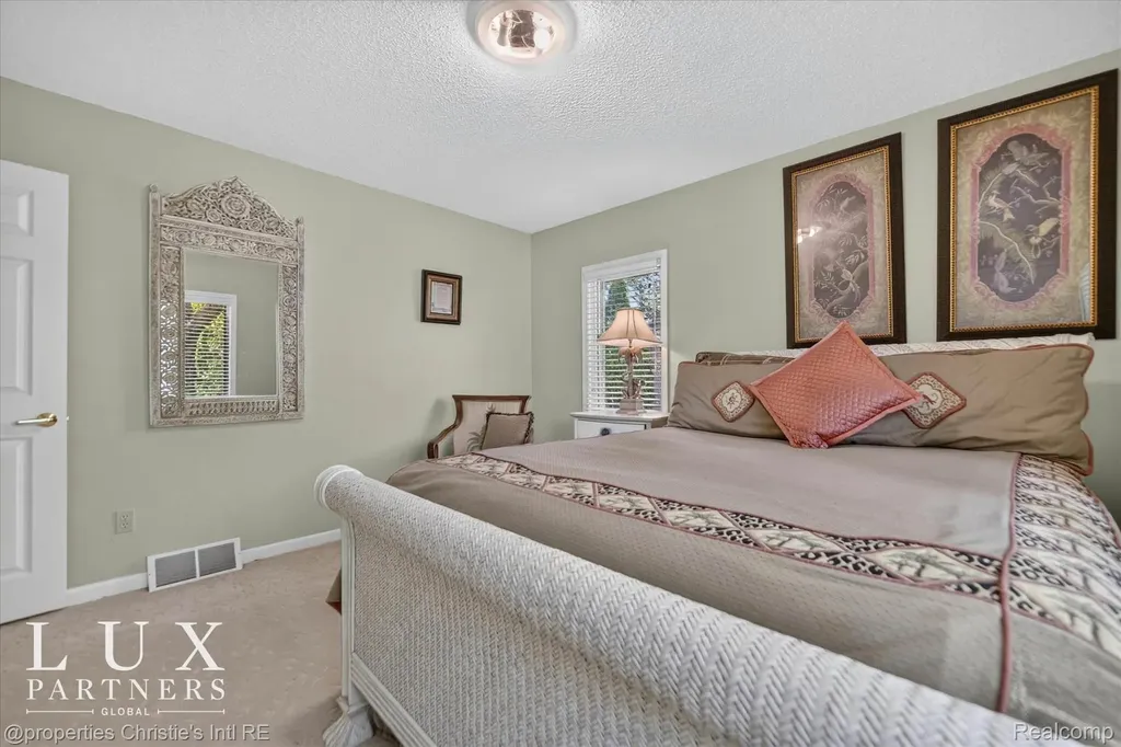 24 Hiawatha Drive Battle Creek City MI 49015