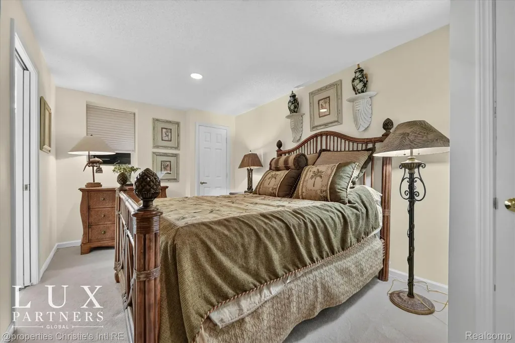 24 Hiawatha Drive Battle Creek City MI 49015
