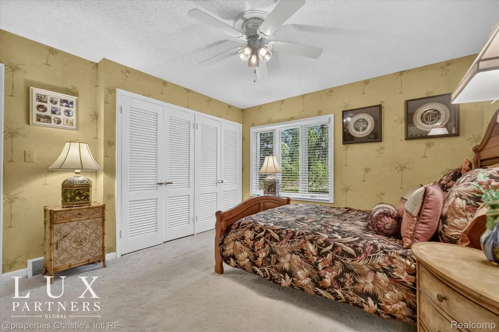 24 Hiawatha Drive Battle Creek City MI 49015